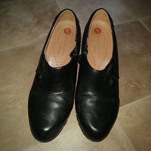 Clark's Un.Timeless black heels, size 10